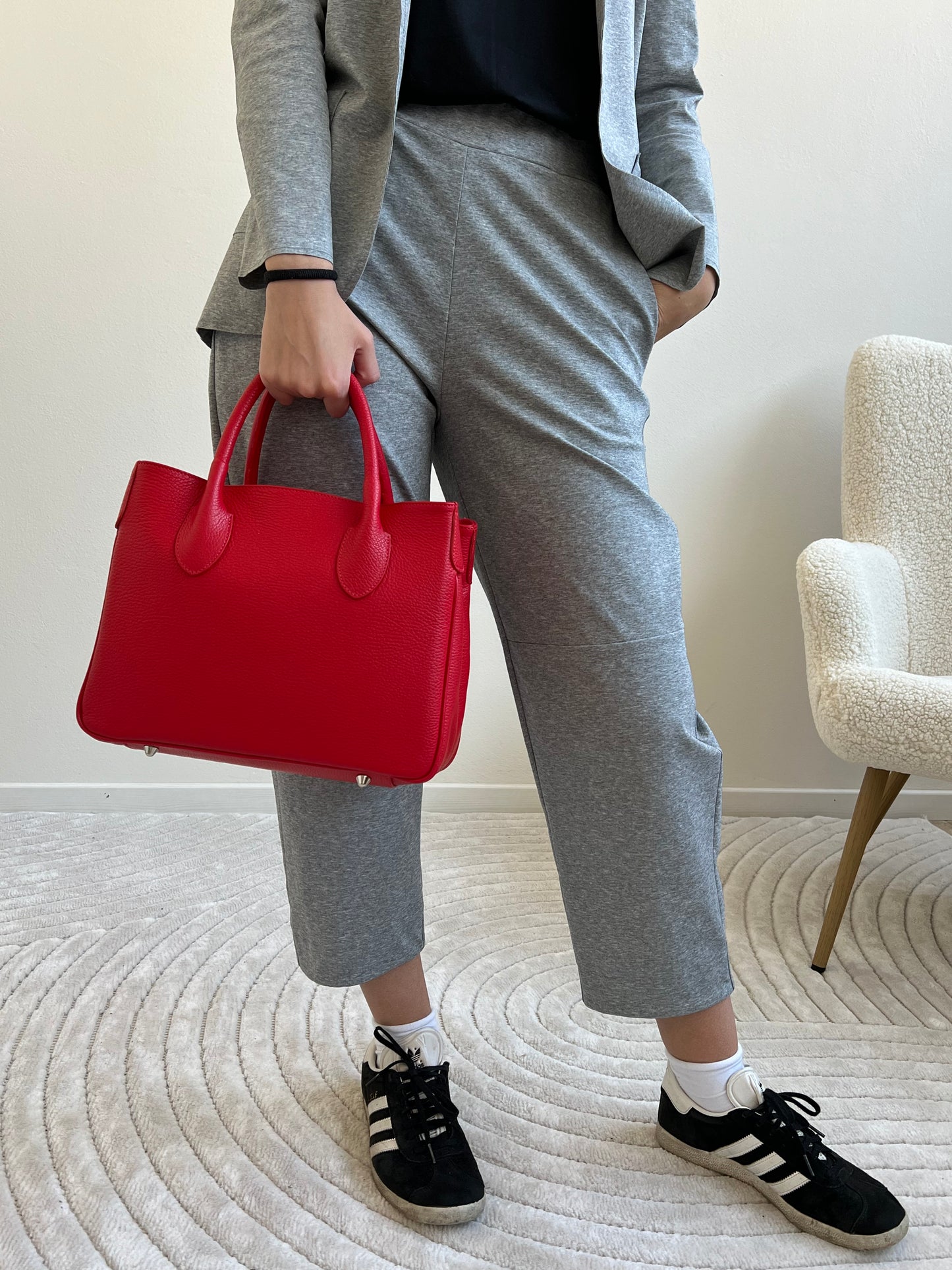BORSA CON MANICI ROSSA