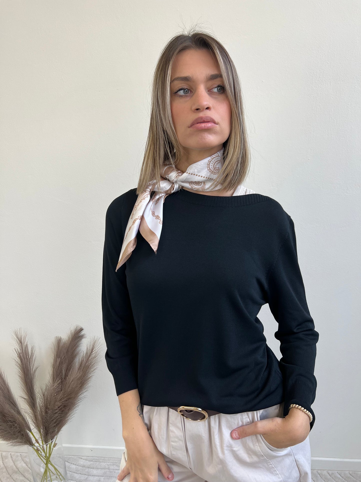 LEONOR MAGLIA IN VISCOSA NERO