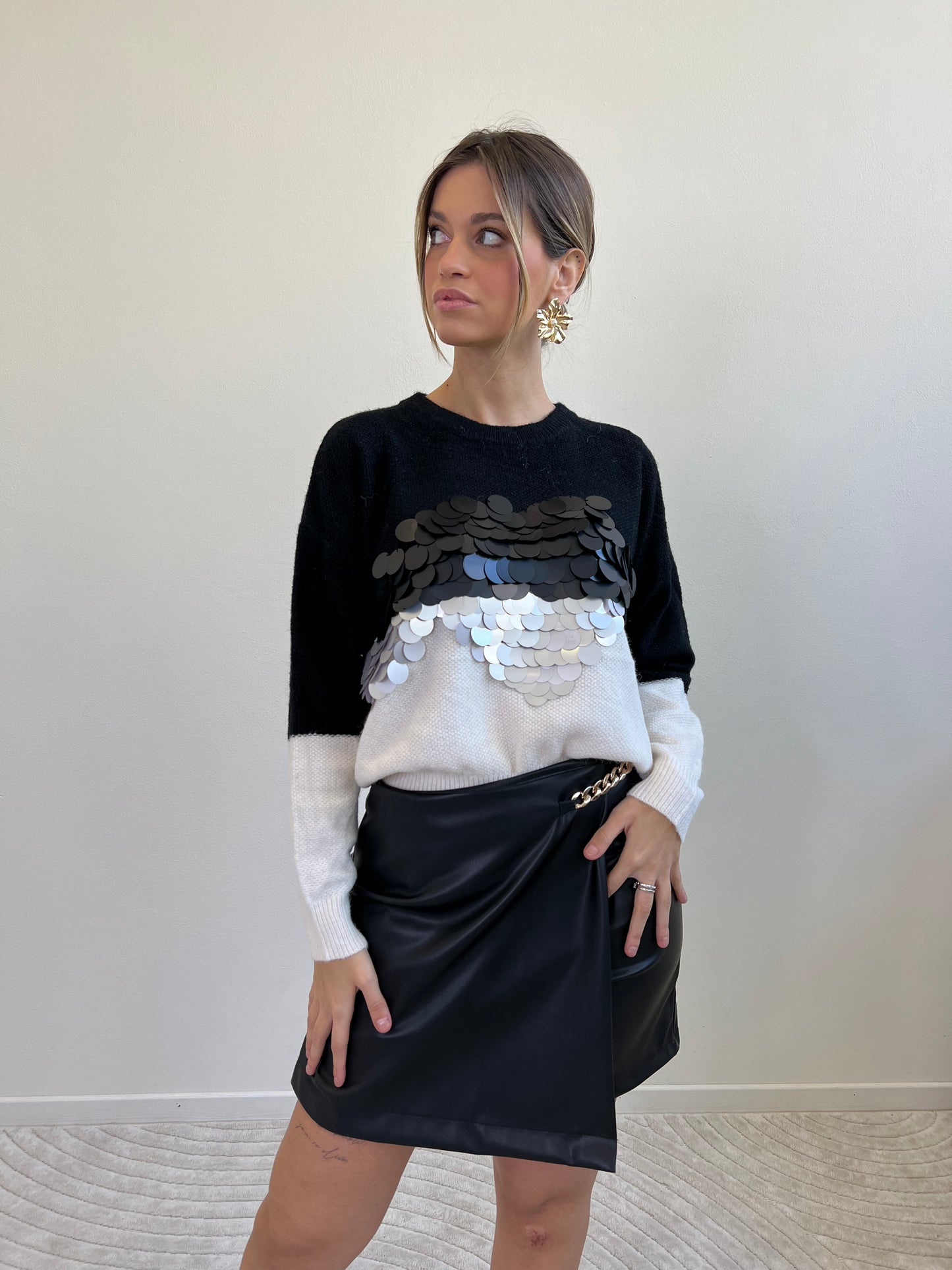PULL MACROPAILLETTES NERO