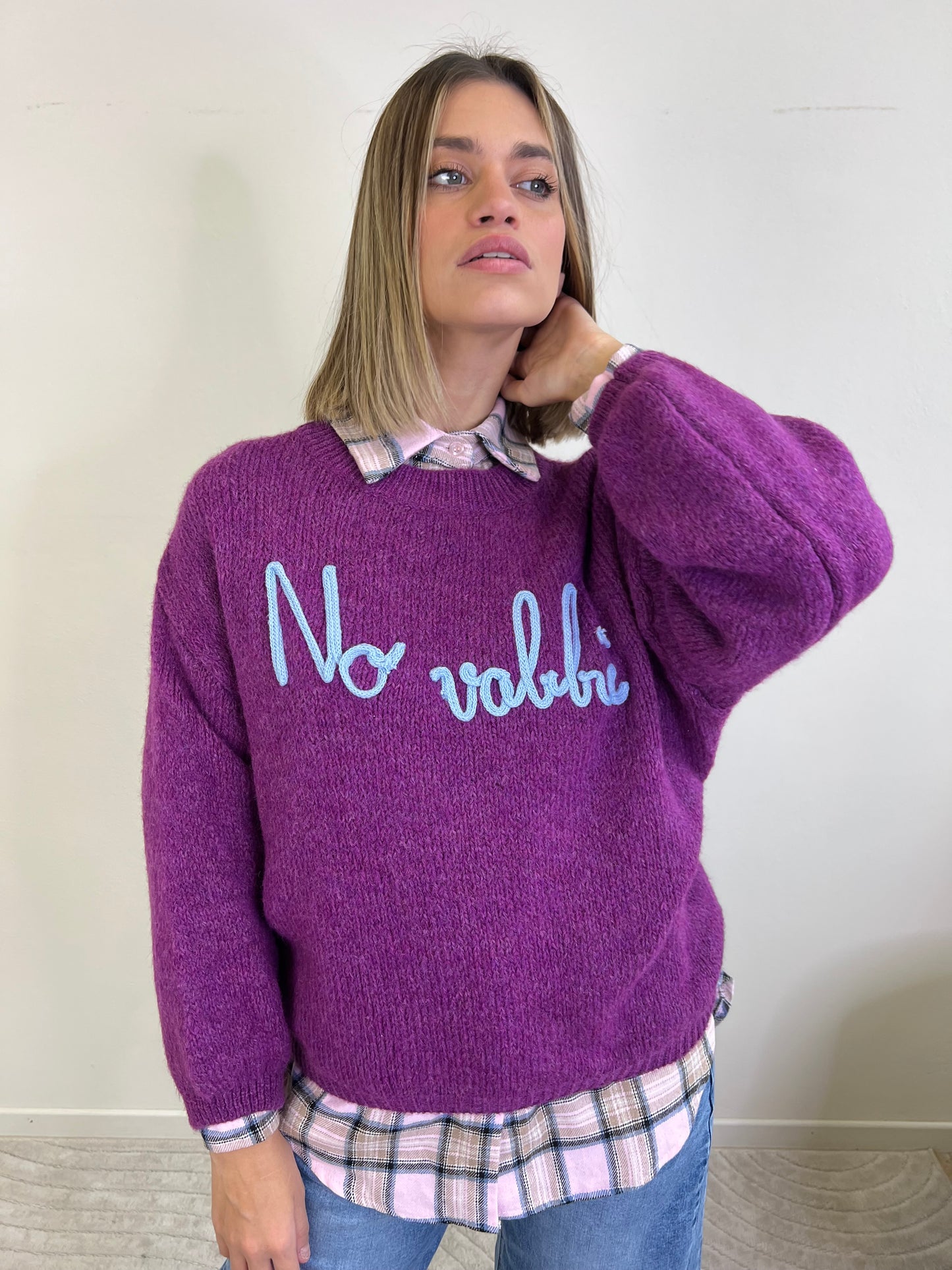 MAGLIONE NO VABBÈ VIOLA CON SCRITTA AZZURRA