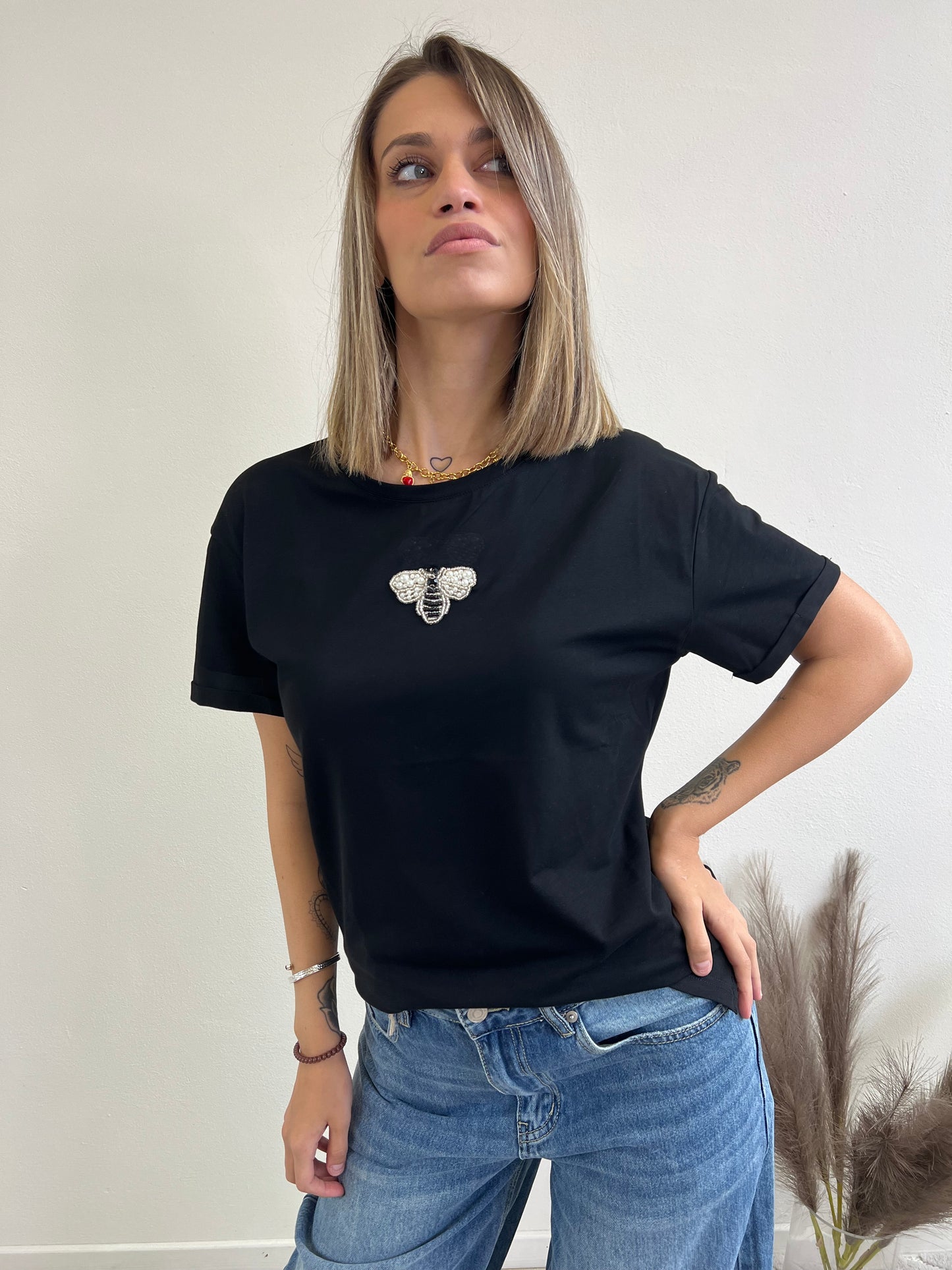 T.SHIRT NERA APPLICAZIONE “APE”