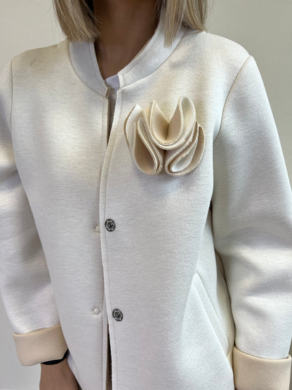 GIACCA NEOPRENE CON FIORE PANNA