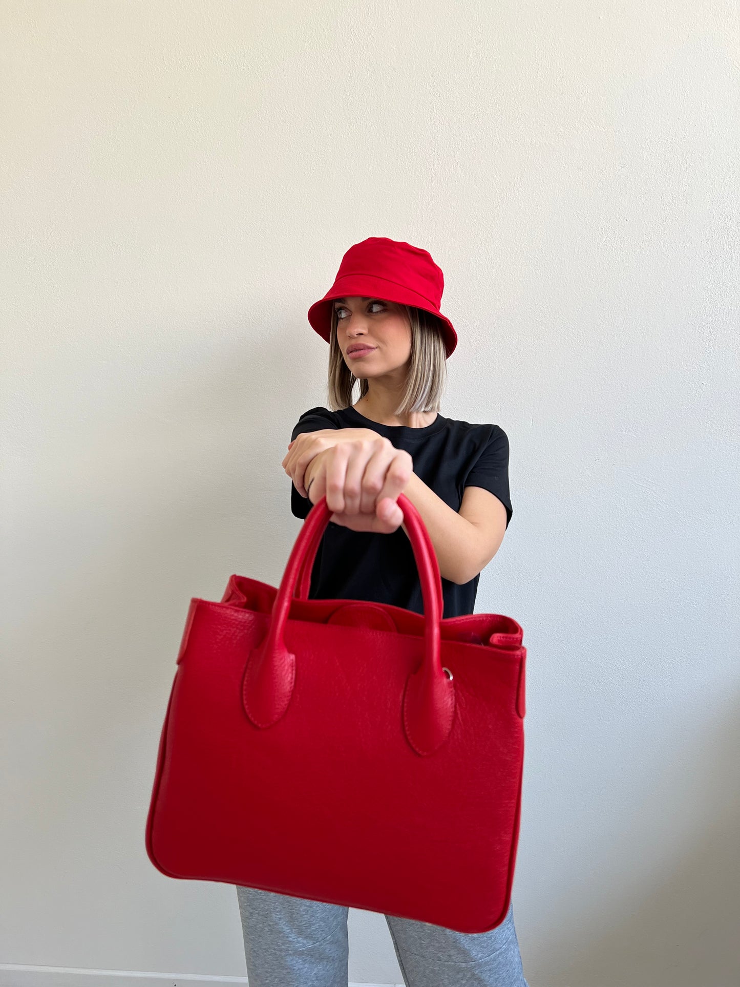BORSA CON MANICI ROSSA