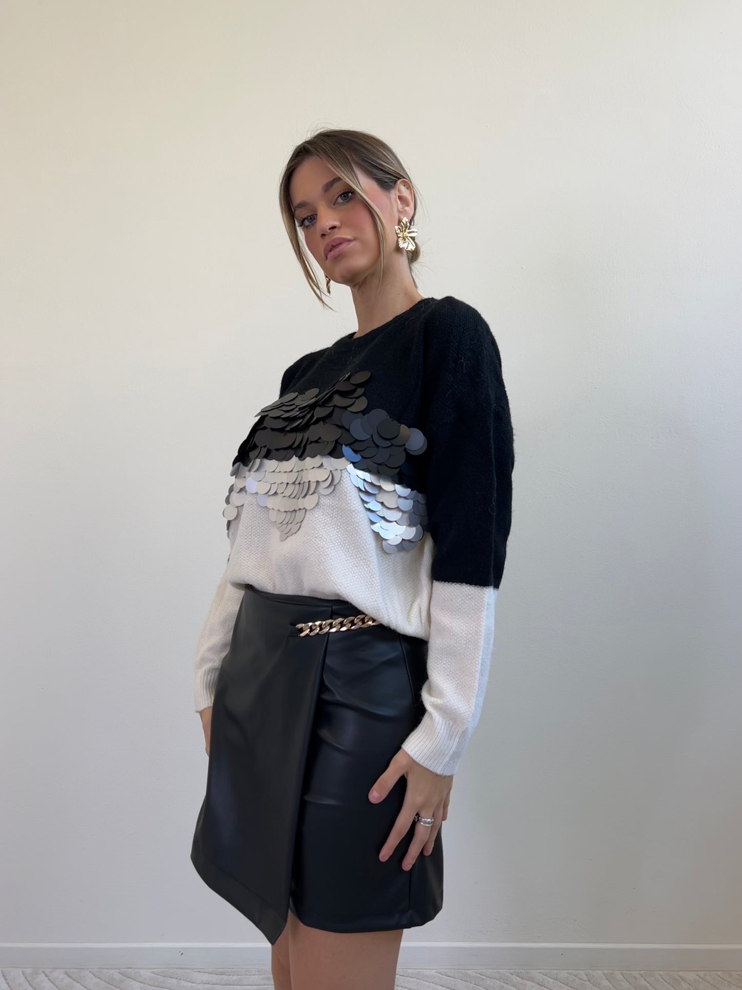 PULL MACROPAILLETTES NERO