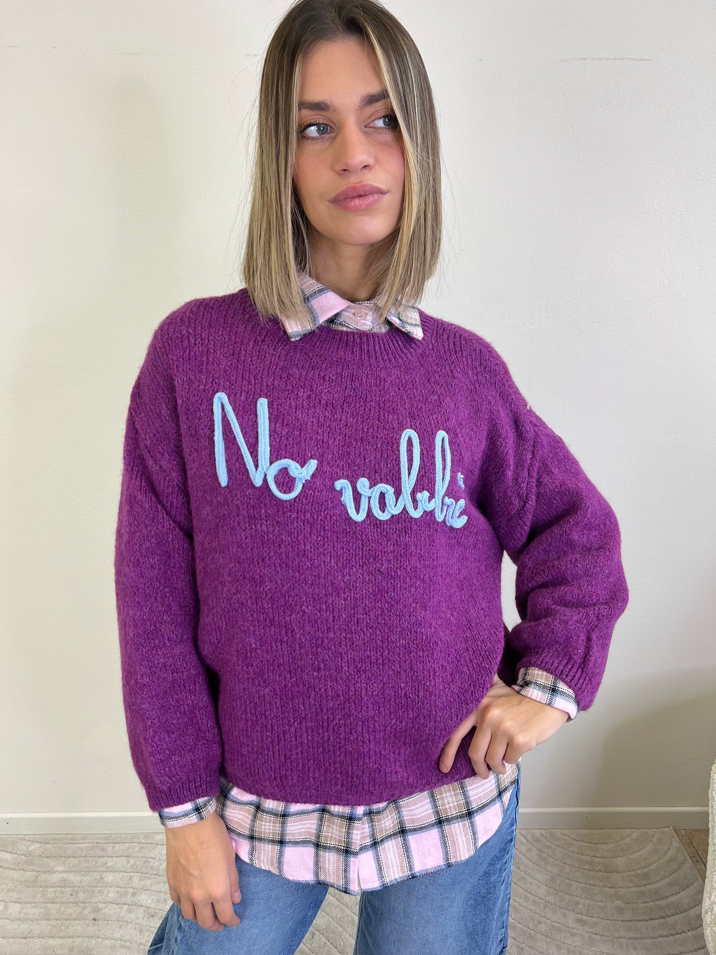 MAGLIONE NO VABBÈ VIOLA CON SCRITTA AZZURRA