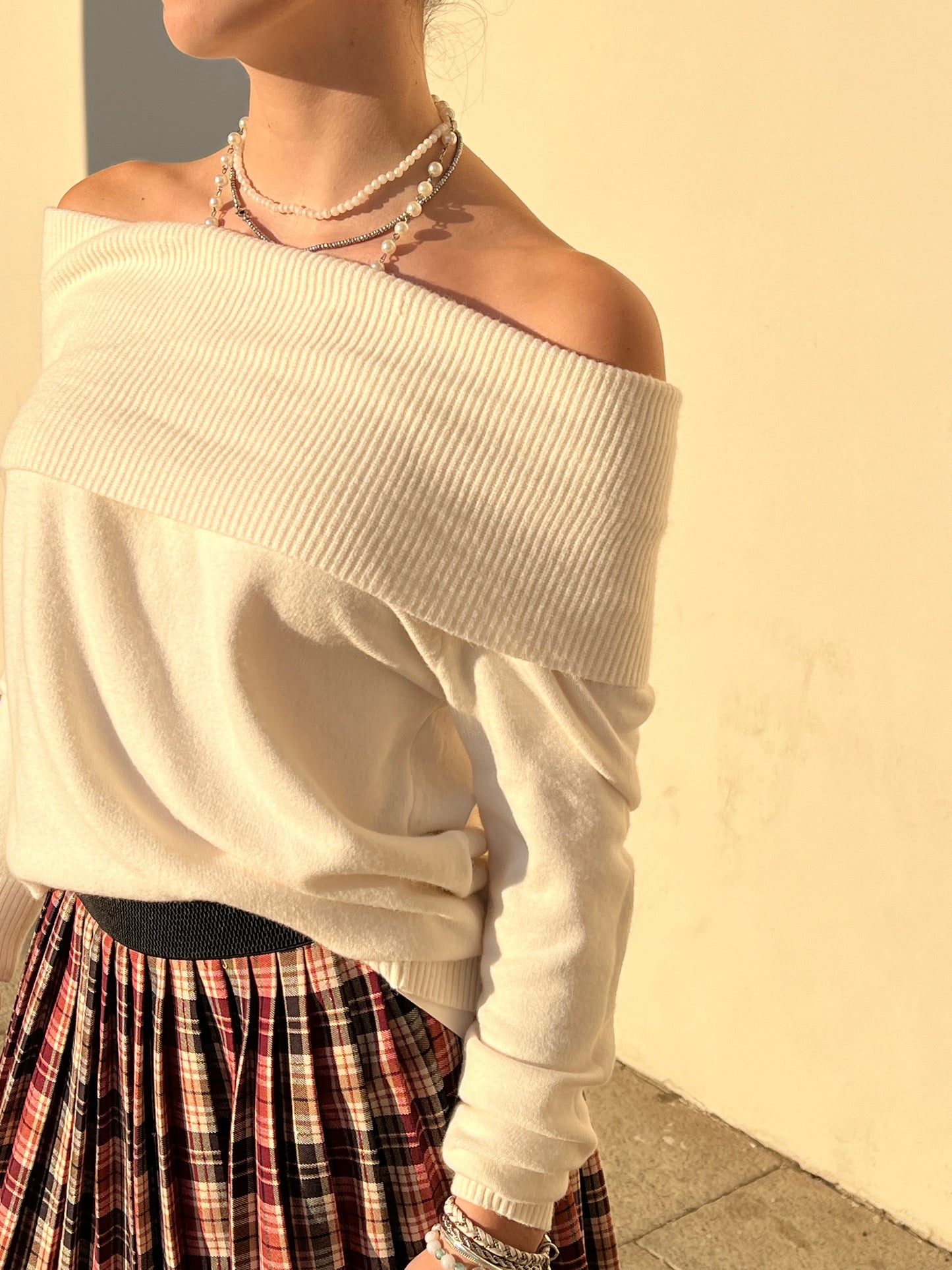 EMMA PULLOVER A SPALLE SCOPERTE LATTE