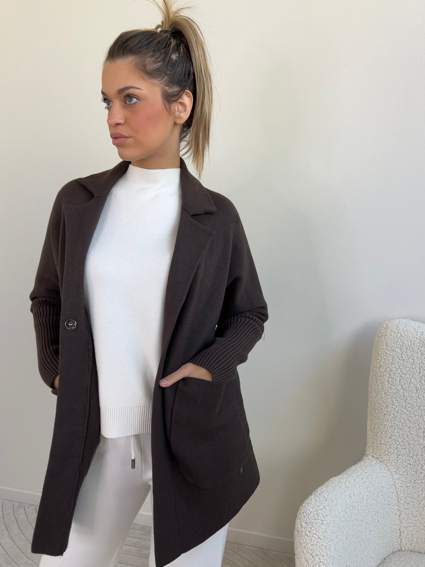LIZ GIACCA IN MAGLIA. CIOCCOLATO