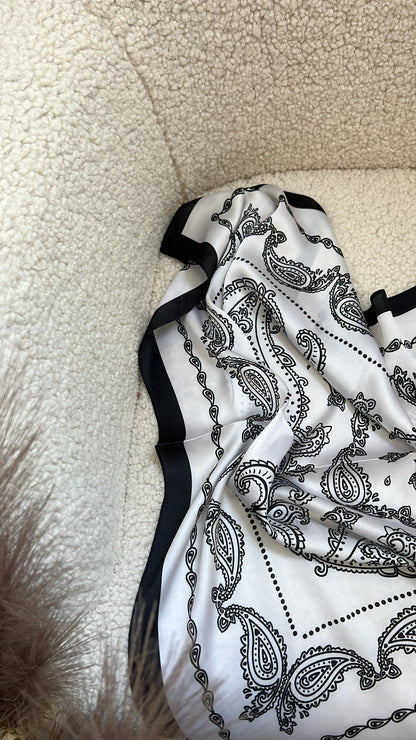 FOULARD STAMPA CACHEMIRE BIANCO E NERO