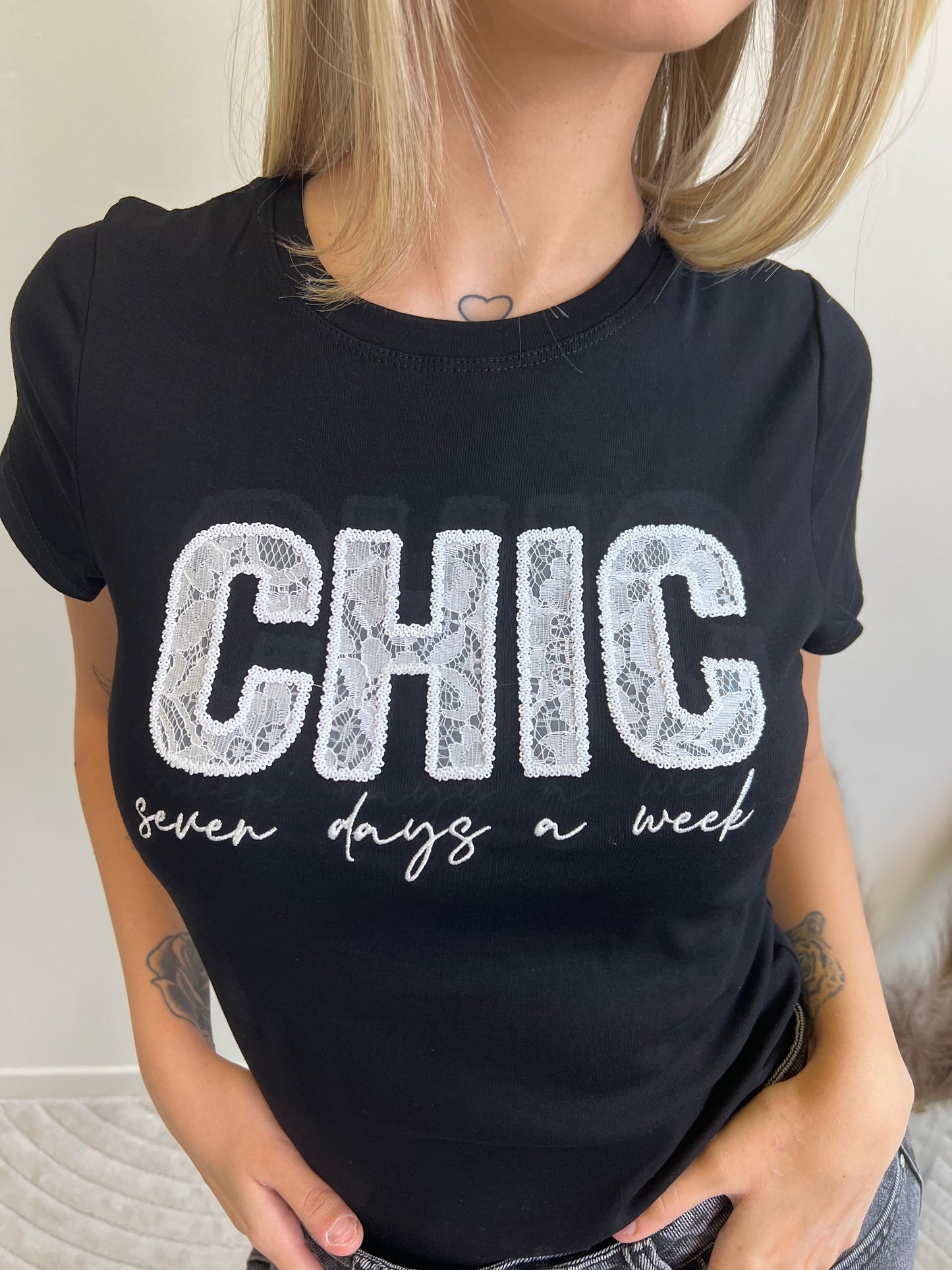 T.SHIRT “CHIC” NERO taglia M/L