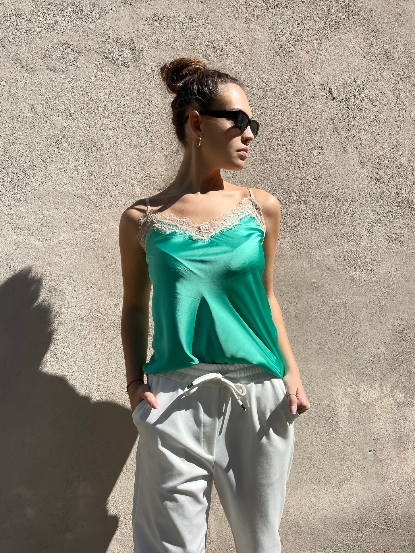Top satin pizzo in contrasto